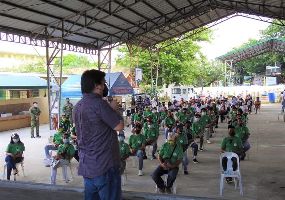 Mayor. Dino Chua Namahagi ng Tulong Pinansyal para sa mga Tesda Graduates nito